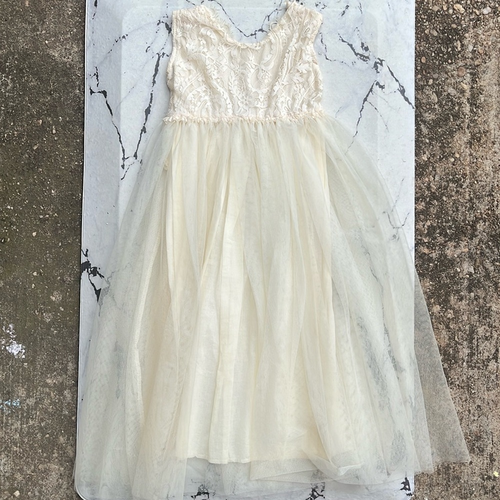 White Flower Girl Dress No Tags. Off white/cream color.